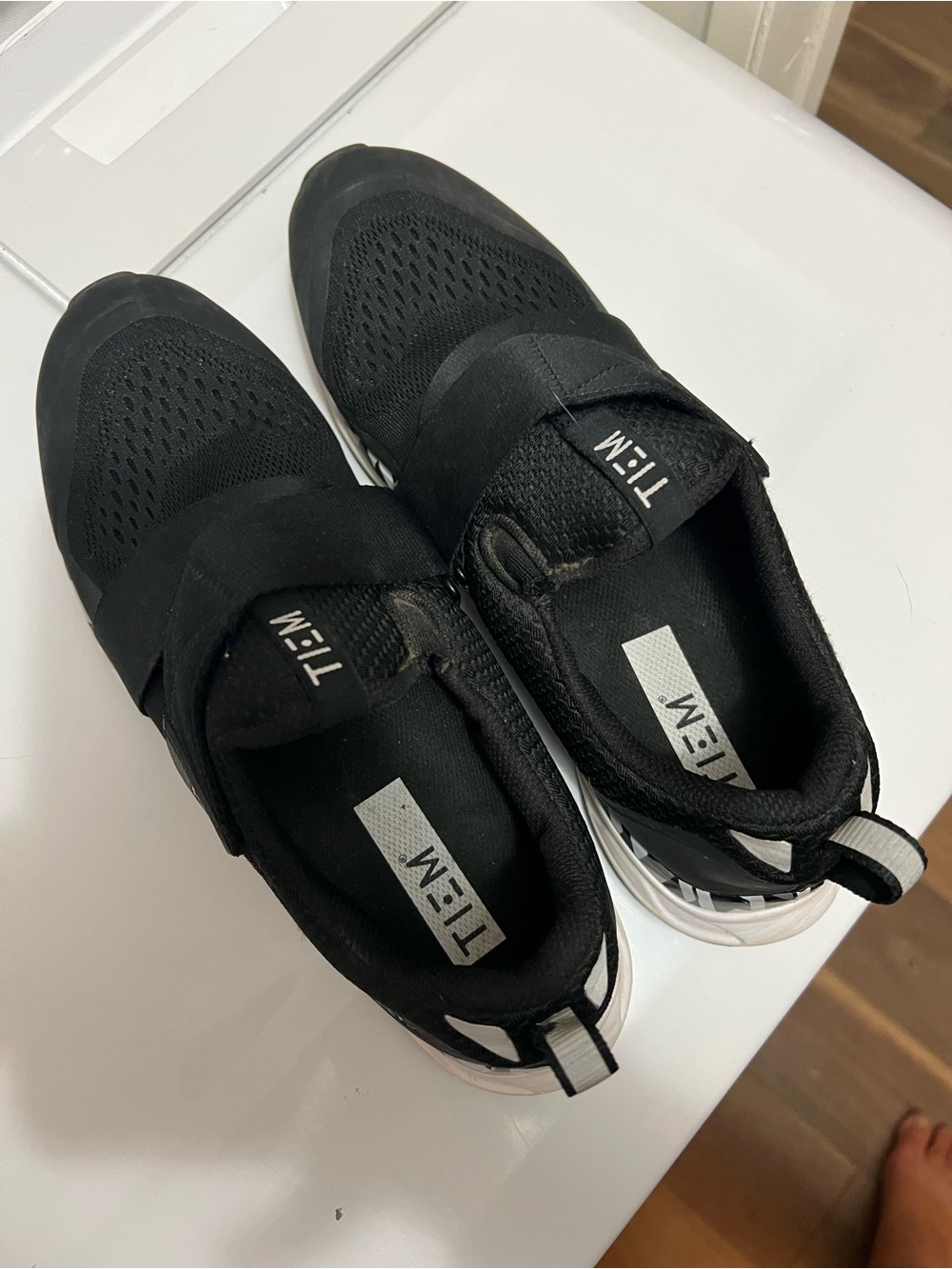 Women's Black Slip-On Athletic Sneakers with Elastic Strap